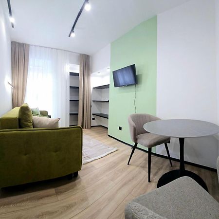 Apartment In The City Center Near The Park Lviv Bagian luar foto