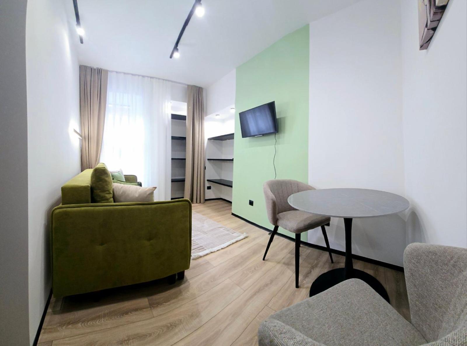 Apartment In The City Center Near The Park Lviv Bagian luar foto