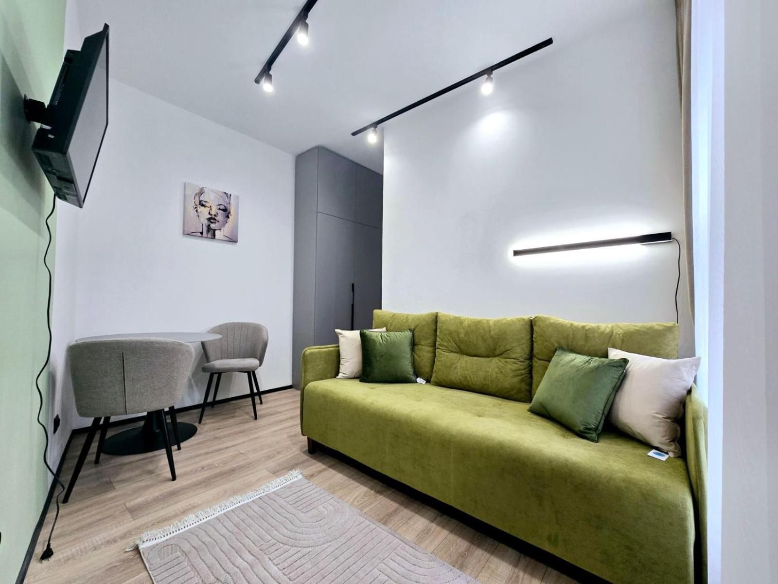 Apartment In The City Center Near The Park Lviv Bagian luar foto